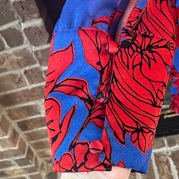 Alice + Olivia Blue and Red Floral Blouse Size M - Picture 3 of 7